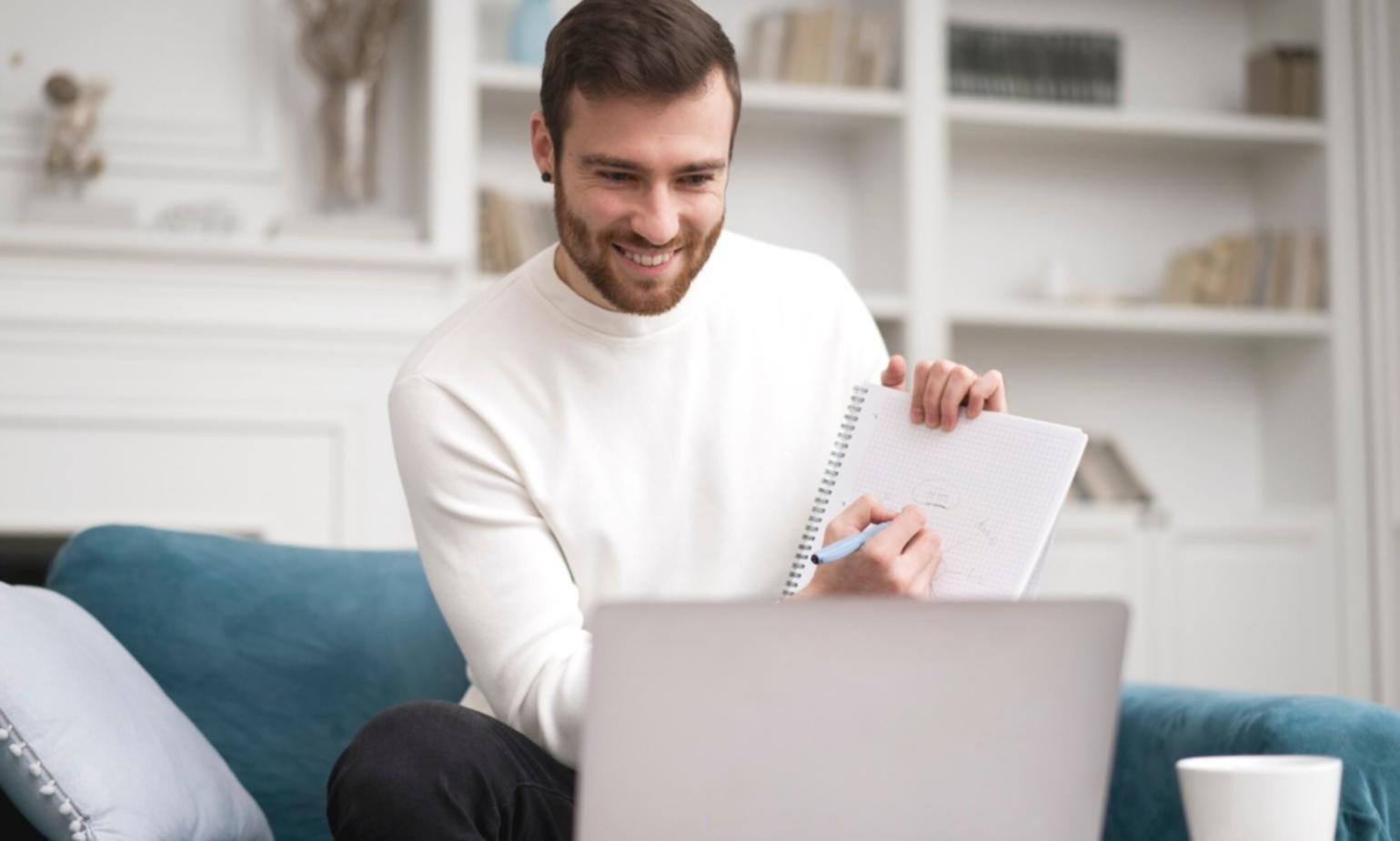 Planification du calendrier financier avec documents et outils de gestion